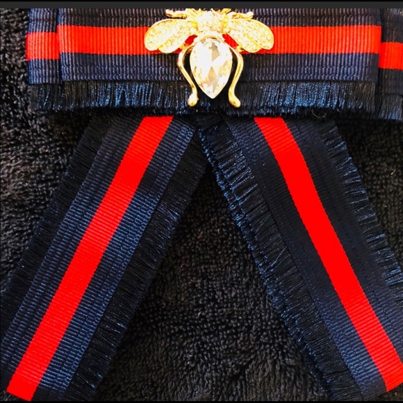 Beautiful accent bow tie brooch - Picture 2 of 5